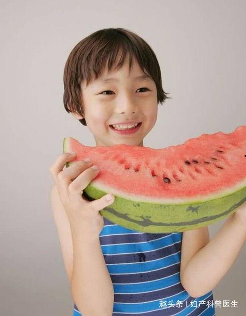 绿码男孩吃瓜,绿码男孩的瓜田奇遇记